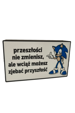 Pudełko z zabawnym napisem – "Przeszłości nie zmienisz..."