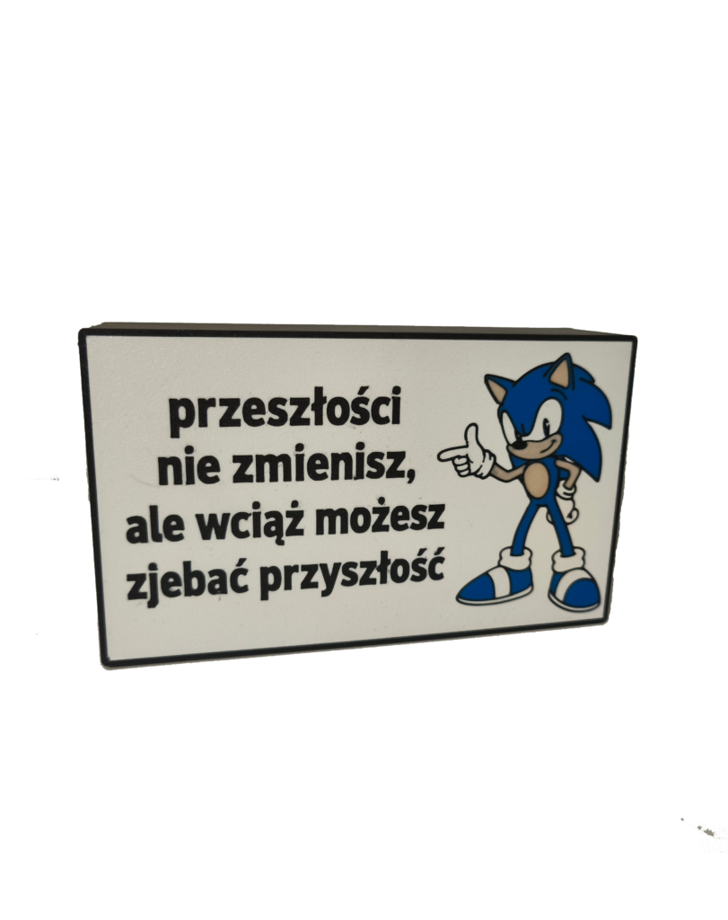Pudełko z zabawnym napisem – "Przeszłości nie zmienisz..."